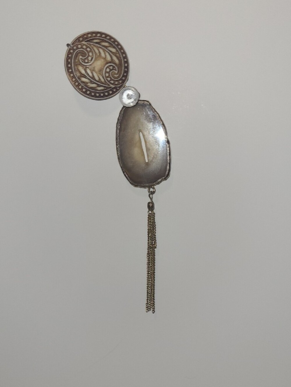 Gold-Tone Cream Agate Drop Brooch with Chain Tassel - Picture 4 of 6